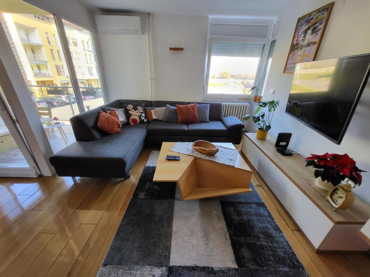 Apartman Bruna Self Check-In Osijek Buitenkant foto